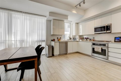 Townhouse in Miami Beach, Florida 4 bedrooms, 232.63 sq.m. № 1931985 - photo 6