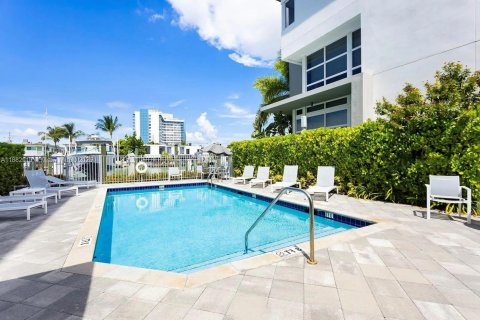 Townhouse in Miami Beach, Florida 4 bedrooms, 232.63 sq.m. № 1931985 - photo 28