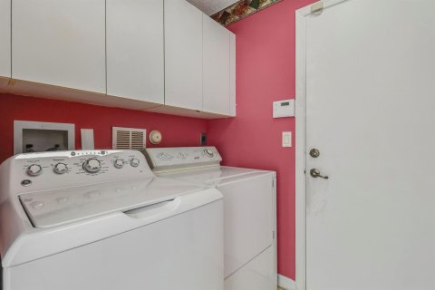 Купить таунхаус в Лейк-Уорт, Флорида 6 комнат, 151.24м2, № 2082422 - фото 16
