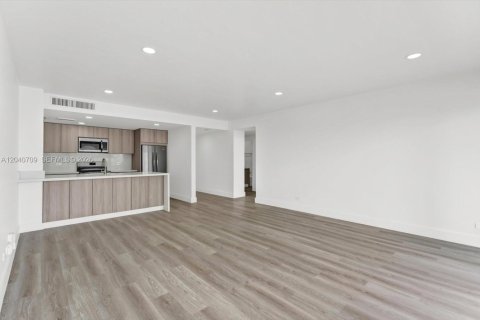 Condo in Miami, Florida, 1 bedroom  № 2088110 - photo 20