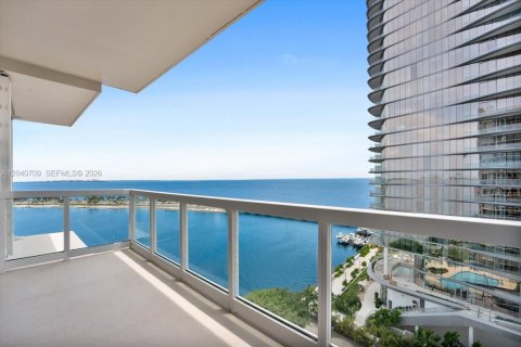 Condo in Miami, Florida, 1 bedroom  № 2088110 - photo 14