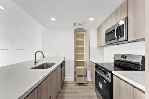 Condo in Miami, Florida, 1 bedroom  № 2088110 - photo 24