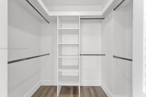Condo in Miami, Florida, 1 bedroom  № 2088110 - photo 4
