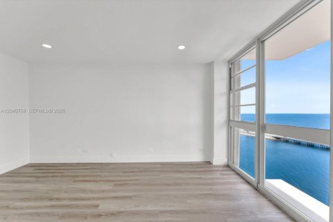 Condo in Miami, Florida, 1 bedroom  № 2088110 - photo 2