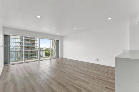 Condo in Miami, Florida, 1 bedroom  № 2088110 - photo 28