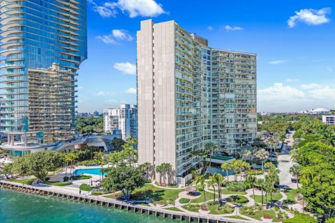 Condo in Miami, Florida, 1 bedroom  № 2088110 - photo 10