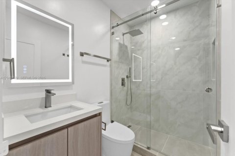 Condo in Miami, Florida, 1 bedroom  № 2088110 - photo 25