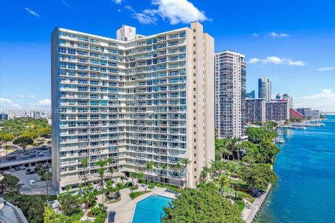 Condo in Miami, Florida, 1 bedroom  № 2088110 - photo 8