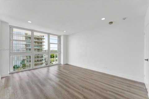 Condo in Miami, Florida, 1 bedroom  № 2088110 - photo 30