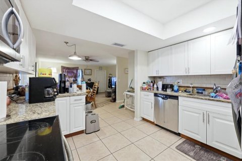 Commercial property in Bradenton, Florida 5 bedrooms, 207.73 sq.m. № 2142940 - photo 15