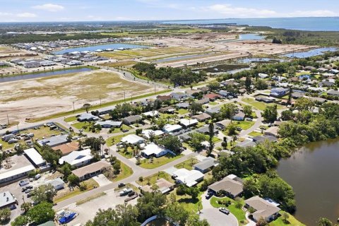 Commercial property in Bradenton, Florida 5 bedrooms, 207.73 sq.m. № 2142940 - photo 2