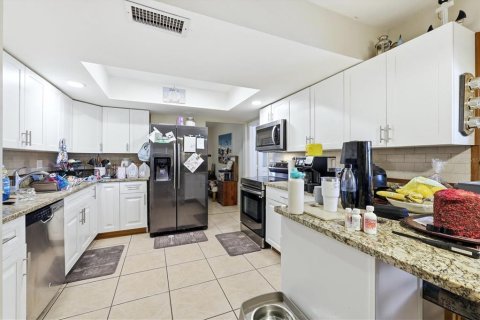 Commercial property in Bradenton, Florida 5 bedrooms, 207.73 sq.m. № 2142940 - photo 16