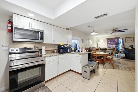Commercial property in Bradenton, Florida 5 bedrooms, 207.73 sq.m. № 2142940 - photo 17