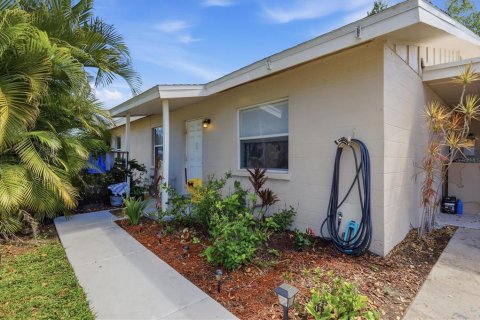Commercial property in Bradenton, Florida 5 bedrooms, 207.73 sq.m. № 2142940 - photo 13