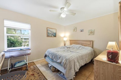 Commercial property in Bradenton, Florida 5 bedrooms, 207.73 sq.m. № 2142940 - photo 25