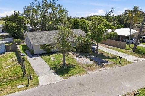 Commercial property in Bradenton, Florida 5 bedrooms, 207.73 sq.m. № 2142940 - photo 9