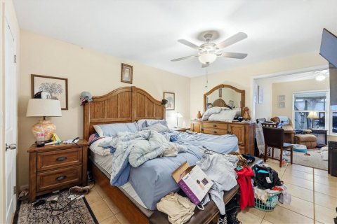 Commercial property in Bradenton, Florida 5 bedrooms, 207.73 sq.m. № 2142940 - photo 23
