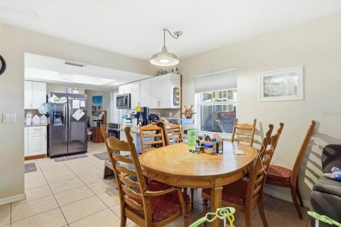 Commercial property in Bradenton, Florida 5 bedrooms, 207.73 sq.m. № 2142940 - photo 19