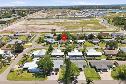 Commercial property in Bradenton, Florida 5 bedrooms, 207.73 sq.m. № 2142940 - photo 7