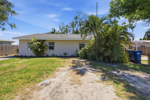 Commercial property in Bradenton, Florida 5 bedrooms, 207.73 sq.m. № 2142940 - photo 11