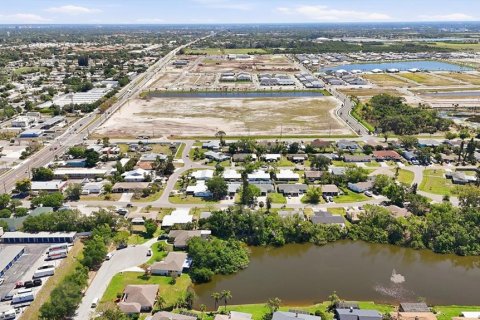 Commercial property in Bradenton, Florida 5 bedrooms, 207.73 sq.m. № 2142940 - photo 5