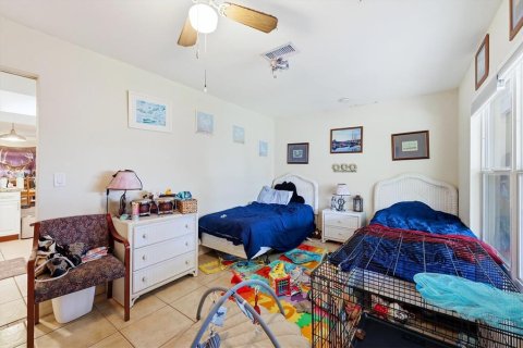 Commercial property in Bradenton, Florida 5 bedrooms, 207.73 sq.m. № 2142940 - photo 29