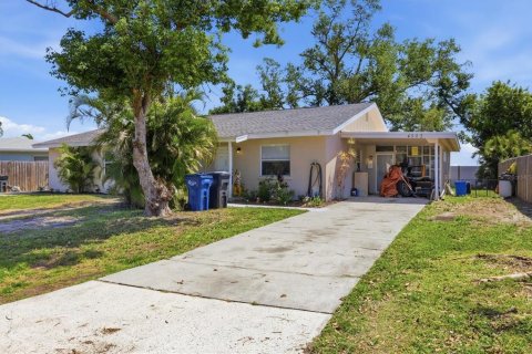 Commercial property in Bradenton, Florida 5 bedrooms, 207.73 sq.m. № 2142940 - photo 12