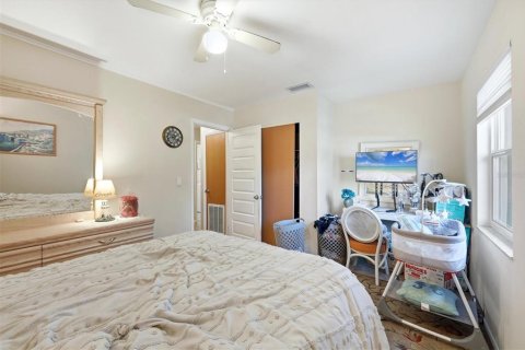 Commercial property in Bradenton, Florida 5 bedrooms, 207.73 sq.m. № 2142940 - photo 26