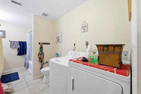 Commercial property in Bradenton, Florida 5 bedrooms, 207.73 sq.m. № 2142940 - photo 30