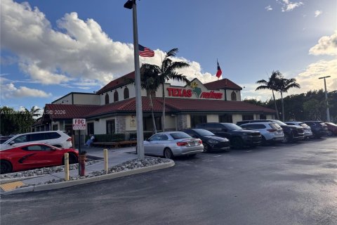 Townhouse in Miami, Florida 4 bedrooms, 171.4 sq.m. № 2042465 - photo 23