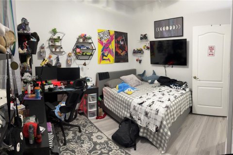 Townhouse in Miami, Florida 4 bedrooms, 171.4 sq.m. № 2042465 - photo 15