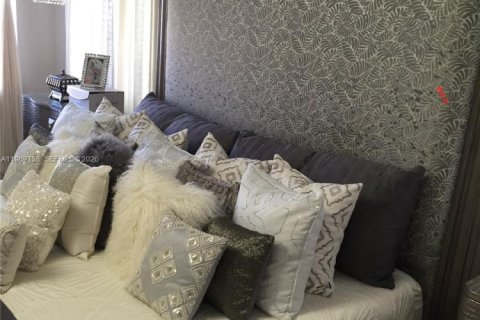 Townhouse in Miami, Florida 4 bedrooms, 171.4 sq.m. № 2042465 - photo 9