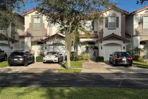 Townhouse in Miami, Florida 4 bedrooms, 171.4 sq.m. № 2042465