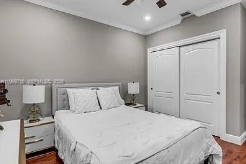 Townhouse in Miami, Florida 4 bedrooms, 171.4 sq.m. № 2042465 - photo 13