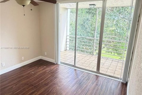 Condominio en venta en Davie, Florida, 1 dormitorio, 64.1 m2 № 2048871 - foto 2