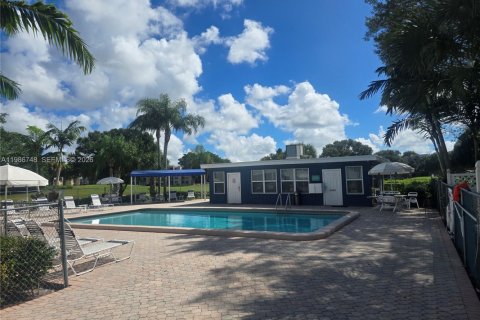 Condominio en venta en Davie, Florida, 1 dormitorio, 64.1 m2 № 2048871 - foto 10