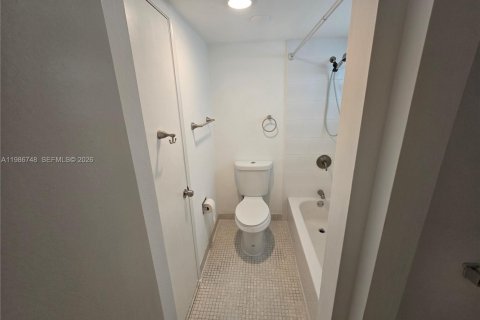 Condominio en venta en Davie, Florida, 1 dormitorio, 64.1 m2 № 2048871 - foto 9