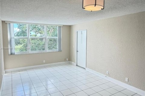 Condominio en Davie, Florida, 1 dormitorio  № 2048871