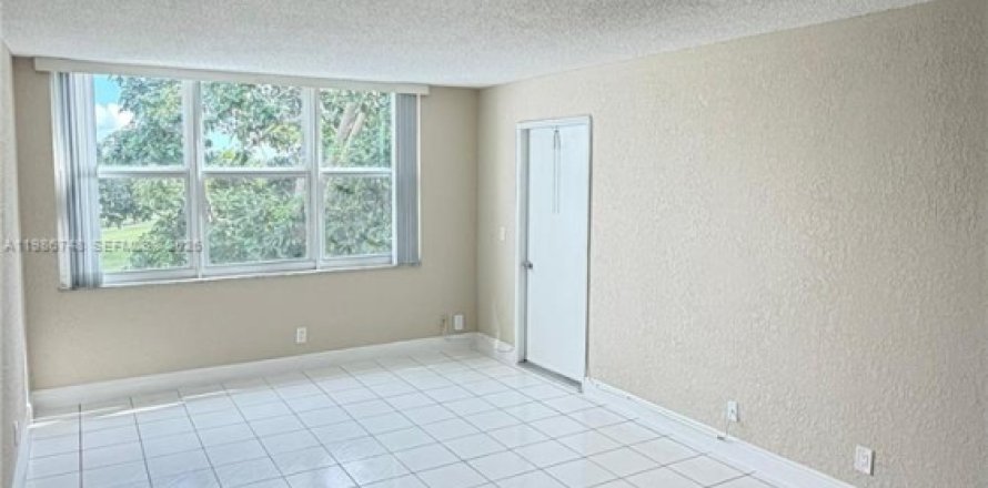 Condominio en Davie, Florida, 1 dormitorio  № 2048871