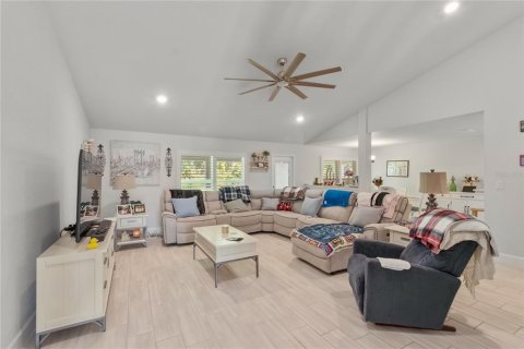 Купить виллу или дом в Даннеллон, Флорида 3 комнаты, 278.99м2, № 2233397 - фото 16