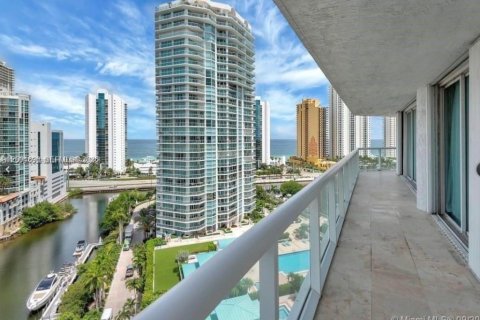 Condo in Sunny Isles Beach, Florida, 3 bedrooms  № 2068717 - photo 3