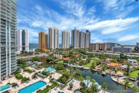 Кондоминиум с 3 спальнями в Санни-Айлс-Бич, Флорида № 2068717