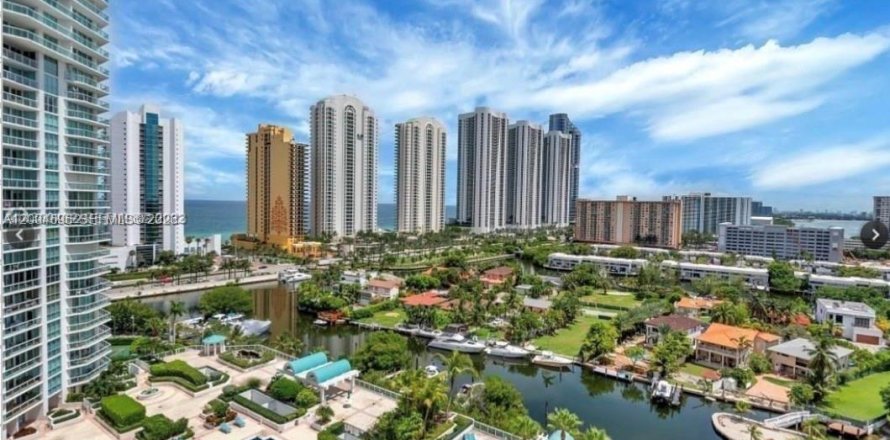 Condo in Sunny Isles Beach, Florida, 3 bedrooms  № 2068717