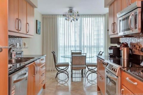 Condo in Sunny Isles Beach, Florida, 3 bedrooms  № 2068717 - photo 8