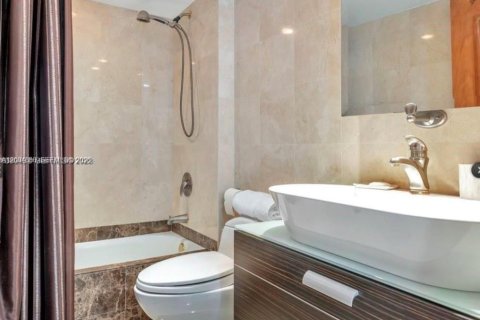 Condo in Sunny Isles Beach, Florida, 3 bedrooms  № 2068717 - photo 19