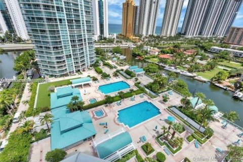 Condo in Sunny Isles Beach, Florida, 3 bedrooms  № 2068717 - photo 2