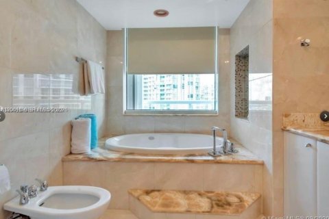 Condo in Sunny Isles Beach, Florida, 3 bedrooms  № 2068717 - photo 11