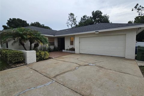 House in Land O' Lakes, Florida 3 bedrooms, 135.27 sq.m. № 2238570