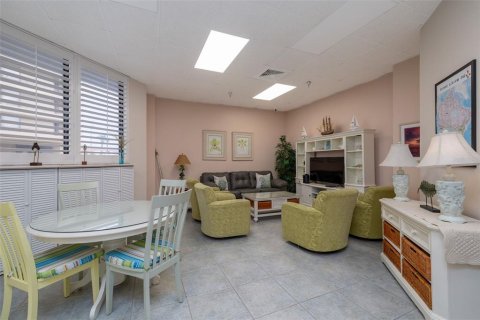 Condo in Daytona Beach Shores, Florida, 2 bedrooms № 2354575 - photo 30