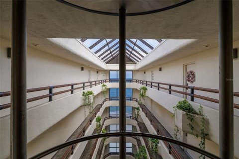 Condo in Daytona Beach Shores, Florida, 2 bedrooms № 2354575 - photo 23